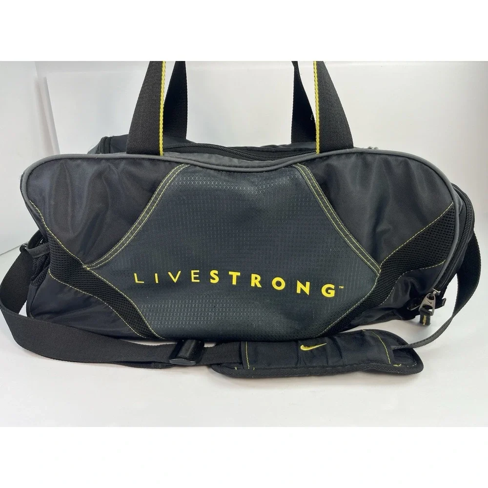 NIKE LIVESTRONG Black Charcoal Armstrong Nylon Duffel Bag 21 x 9 x 9 RARE
